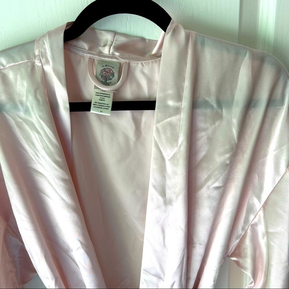 NWT In Bloom Pink Satin Robe Lace Inset Sleeves Kimono Mid Thigh Size Small - Picture 10 of 12